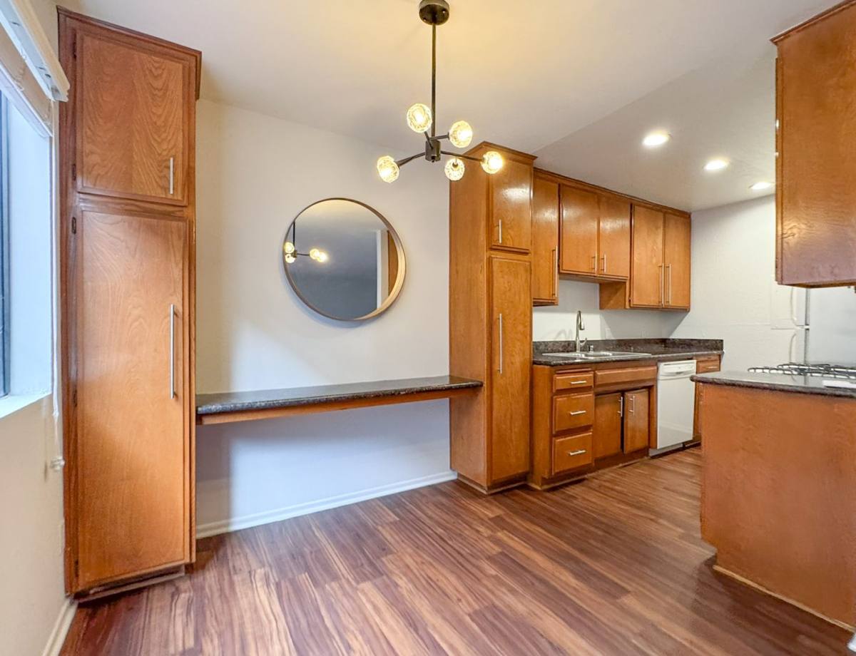 Apartment for rent at 4071 McLaughlin Ave #4, Los Angeles, CA 90066