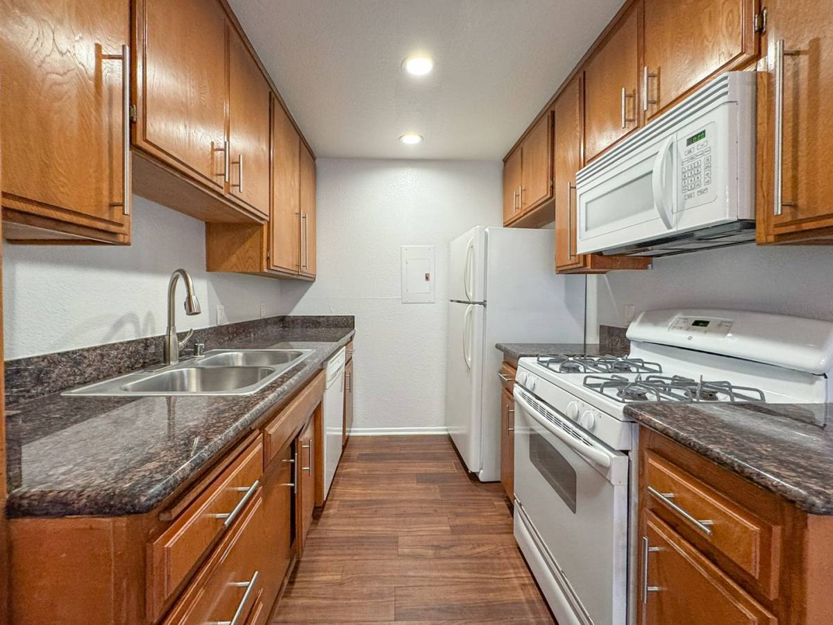 Apartment for rent at 4071 McLaughlin Ave #4, Los Angeles, CA 90066