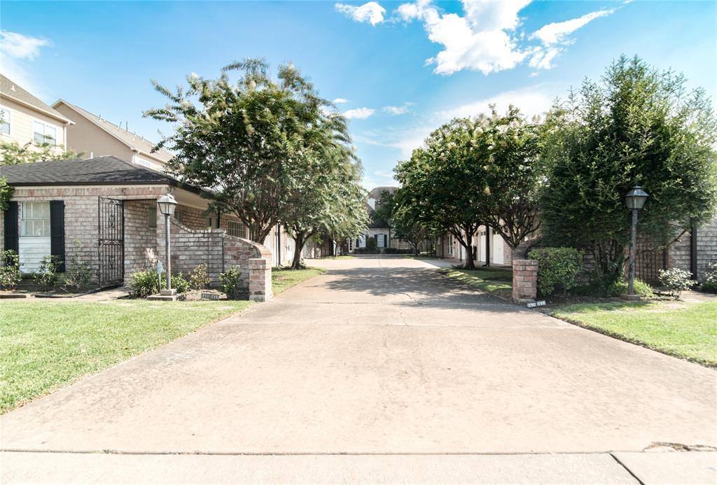 House for rent at 5627 Winsome Lane, Houston, TX 77057