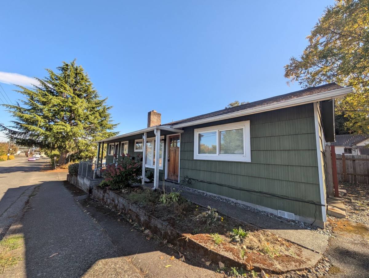 1107 13th St E, Bremerton, WA 98337