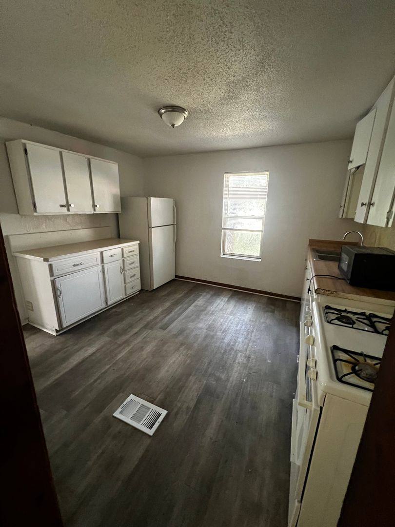 Apartment for rent at 1211 Reynolds Ave, Kansas City, KS 66102