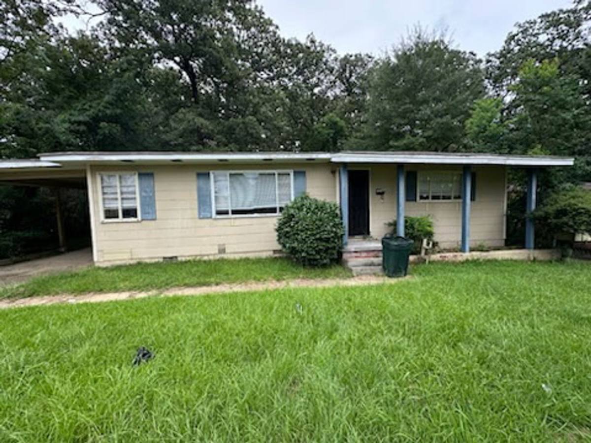 House for rent at 2820 Oak Forest Dr, Jackson, MS 39212