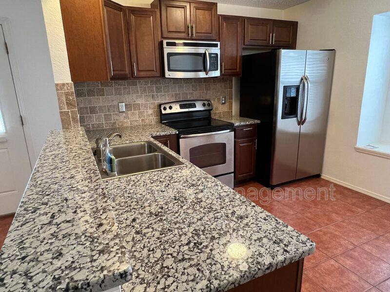 Townhouse for rent at 116 Kings Row, Garland, TX 75043