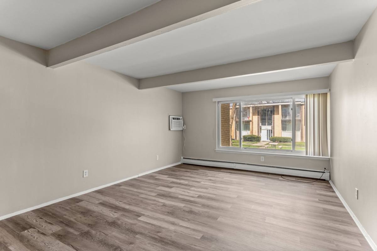 Apartment for rent at 21800 Coolidge, Oak Park, MI 48237