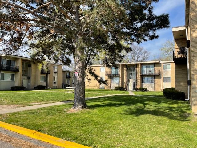 Apartment for rent at 21800 Coolidge, Oak Park, MI 48237
