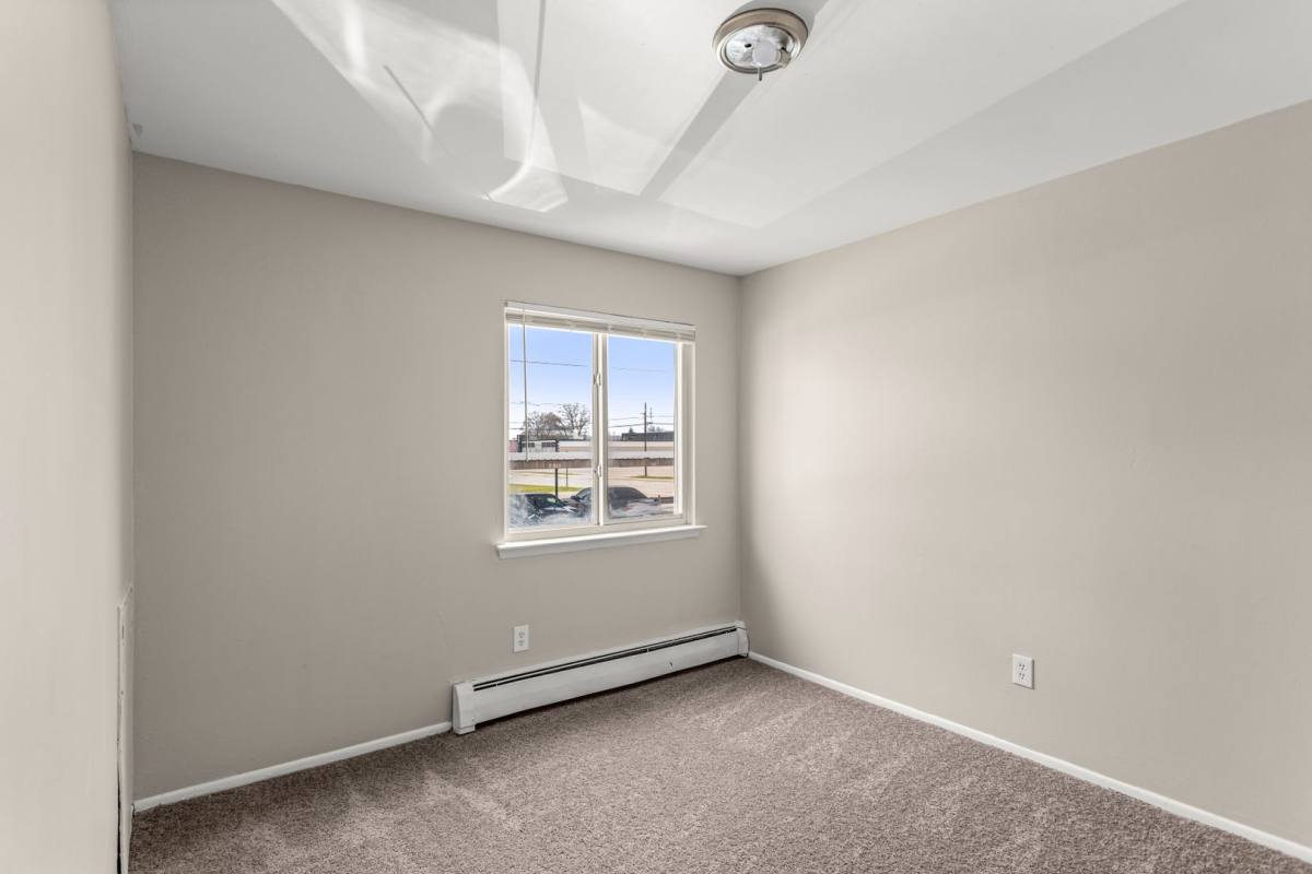 Apartment for rent at 21800 Coolidge, Oak Park, MI 48237