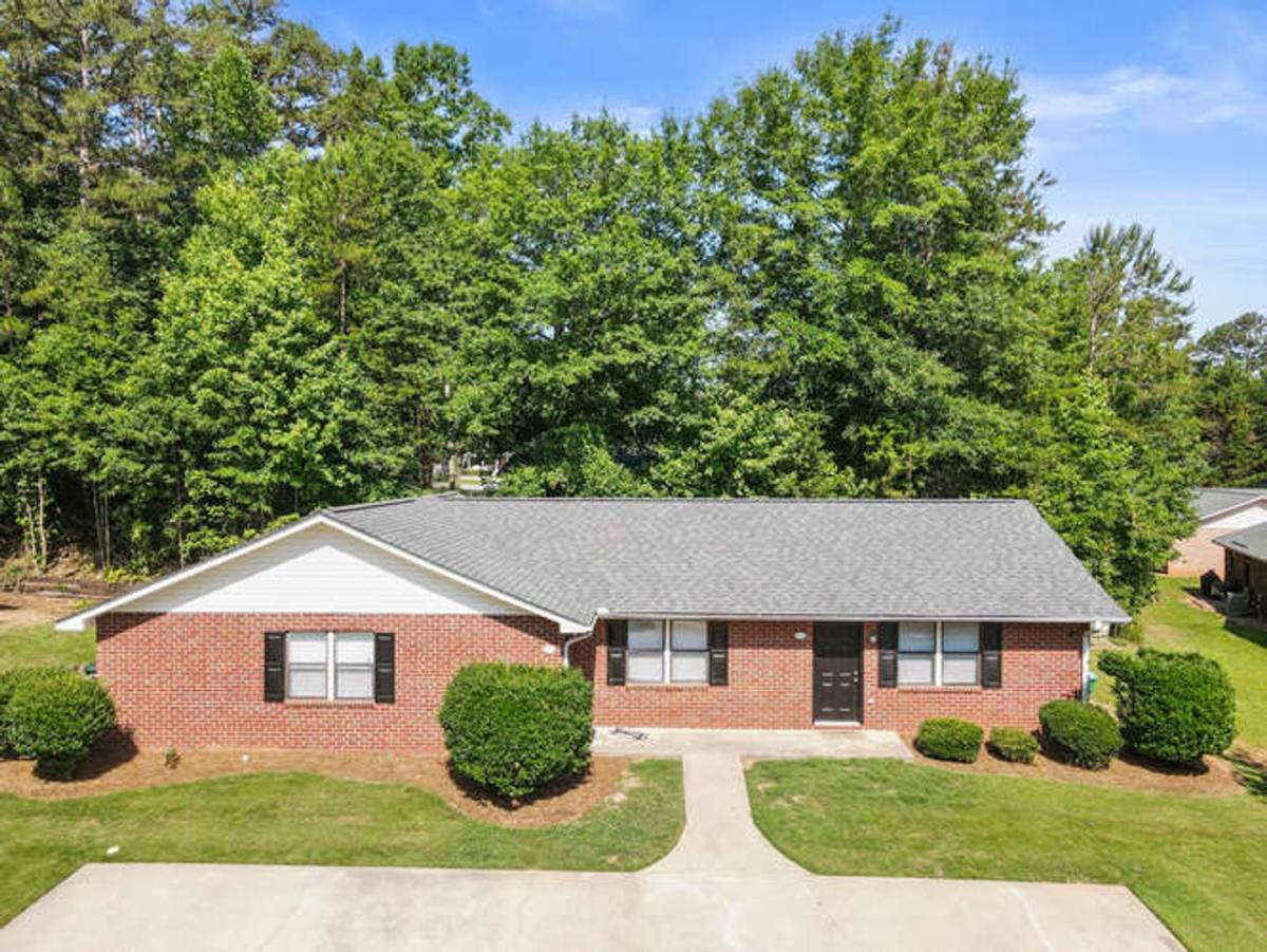 Apartment for rent at 100 Victoria Way, Commerce, GA 30529