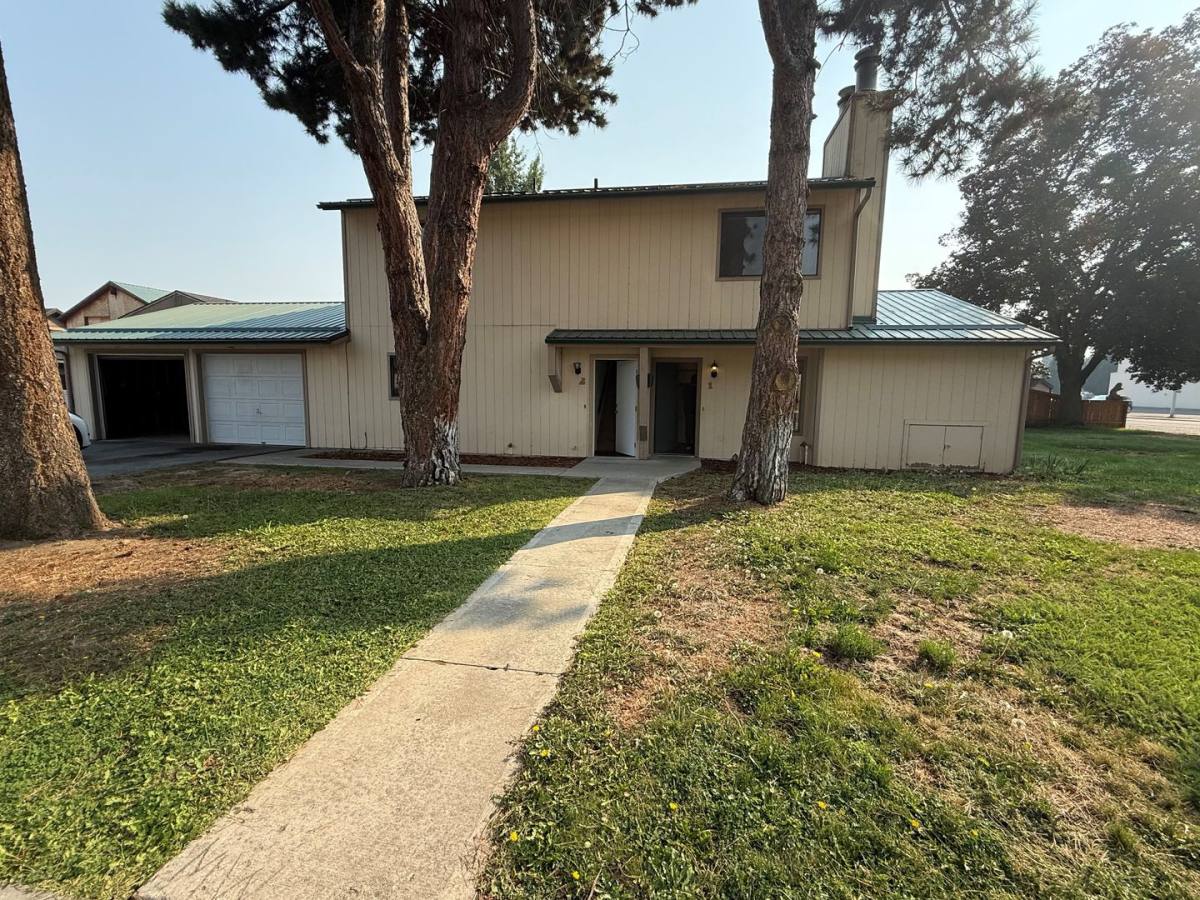 Apartment for rent at 925 Gellatly St, Wenatchee, WA 98801