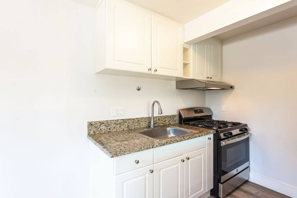Apartment for rent at 1384 Oakland Blvd, Walnut Creek, CA 94596