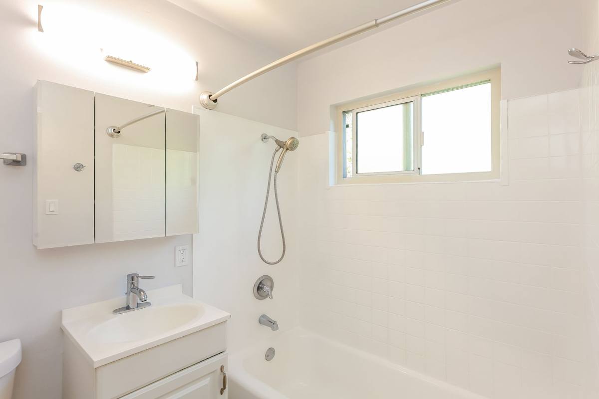 Apartment for rent at 1384 Oakland Blvd, Walnut Creek, CA 94596
