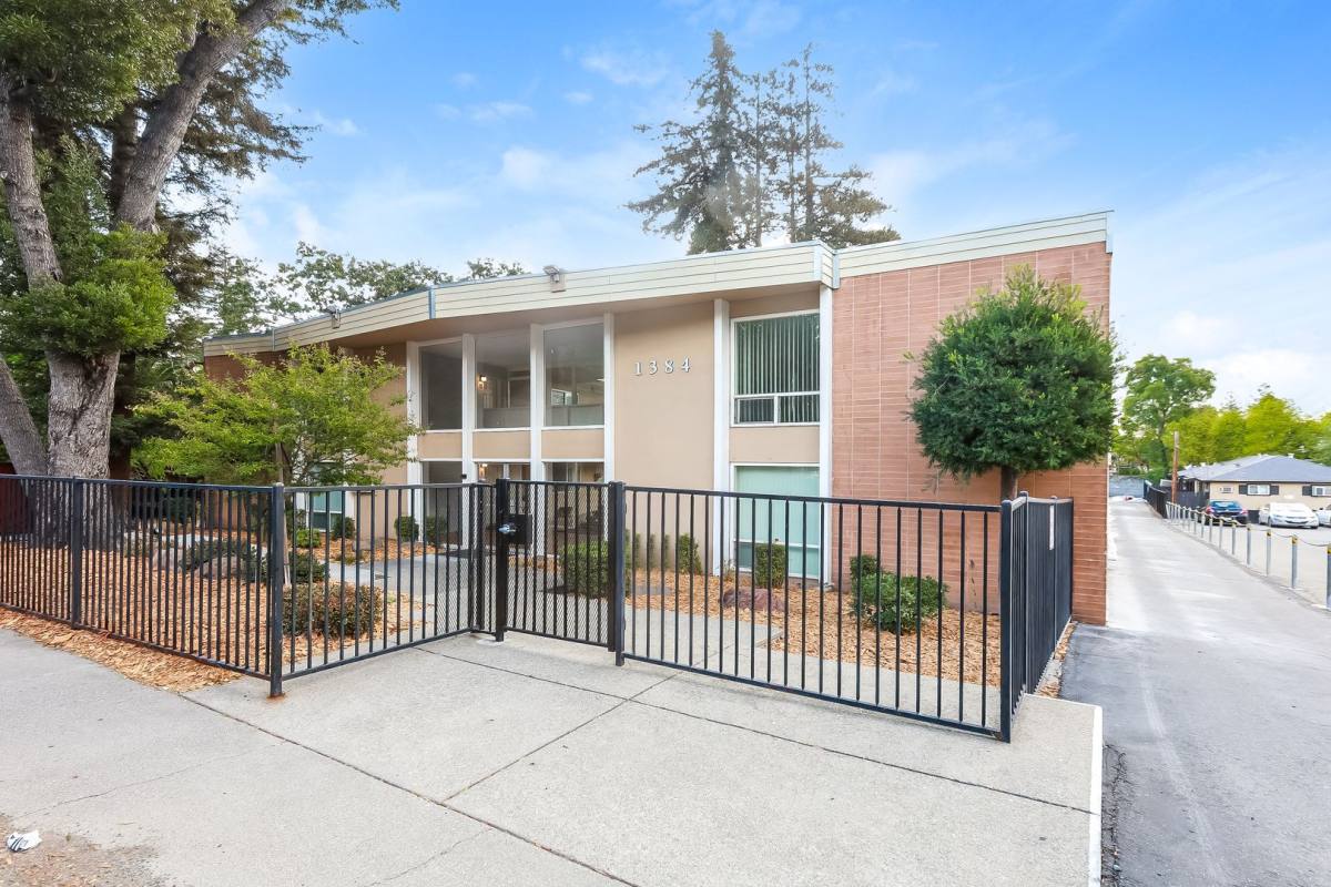 Apartment for rent at 1384 Oakland Blvd, Walnut Creek, CA 94596