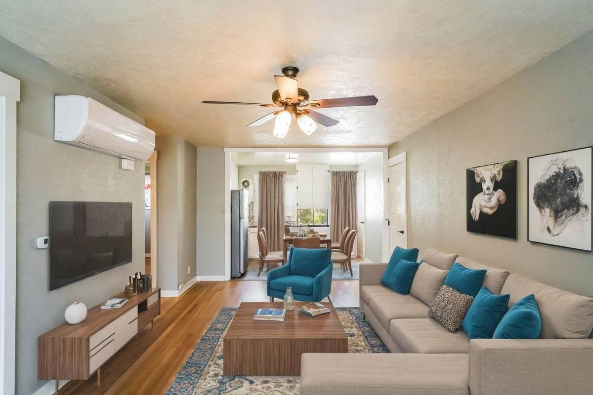 Townhouse for rent at 8127 NE Beech St, Portland, OR 97213