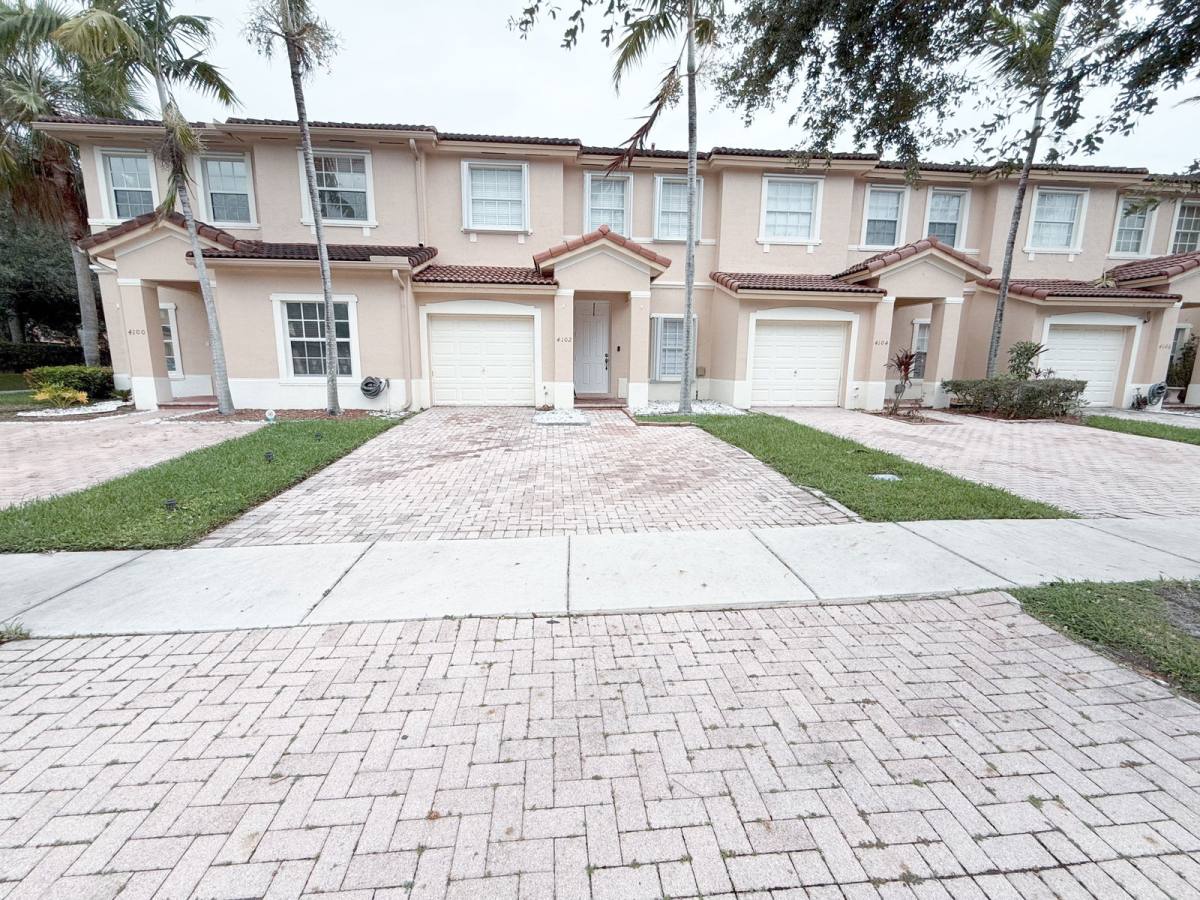 Townhouse for rent at 4102 NE 26th St, Homestead, FL 33033