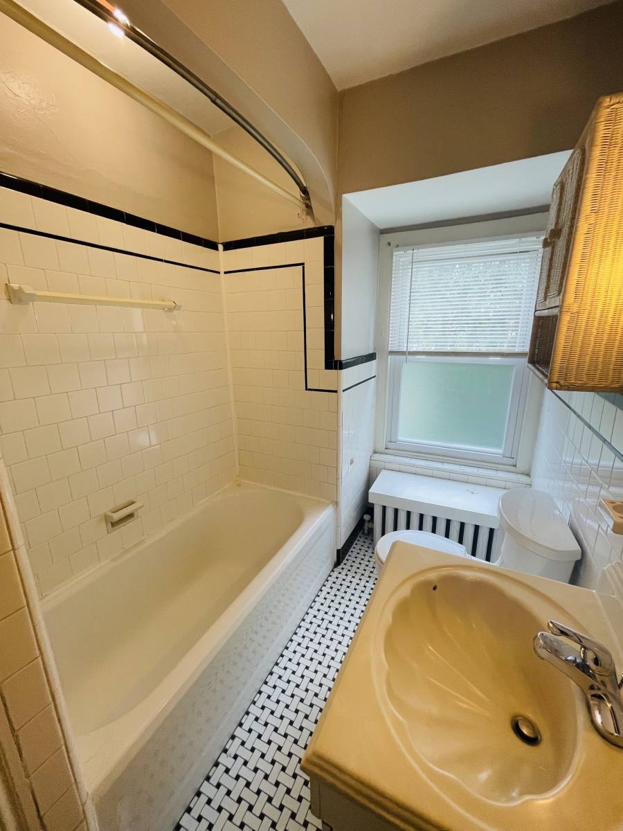 Apartment for rent at 431 Valley Rd #C2, Elkins Park, PA 19027
