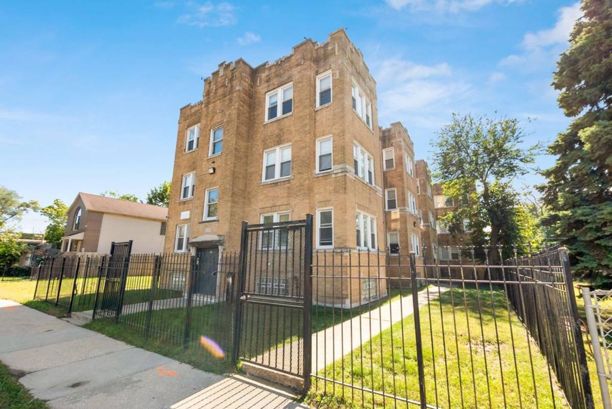 Apartment for rent at 1215 E 72nd St, Chicago, IL 60619