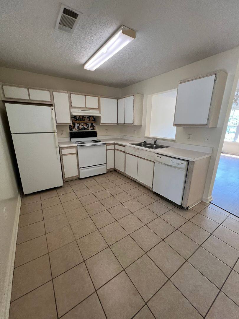 Apartment for rent at 1197 Cedar Shoals Dr, Athens, GA 30605