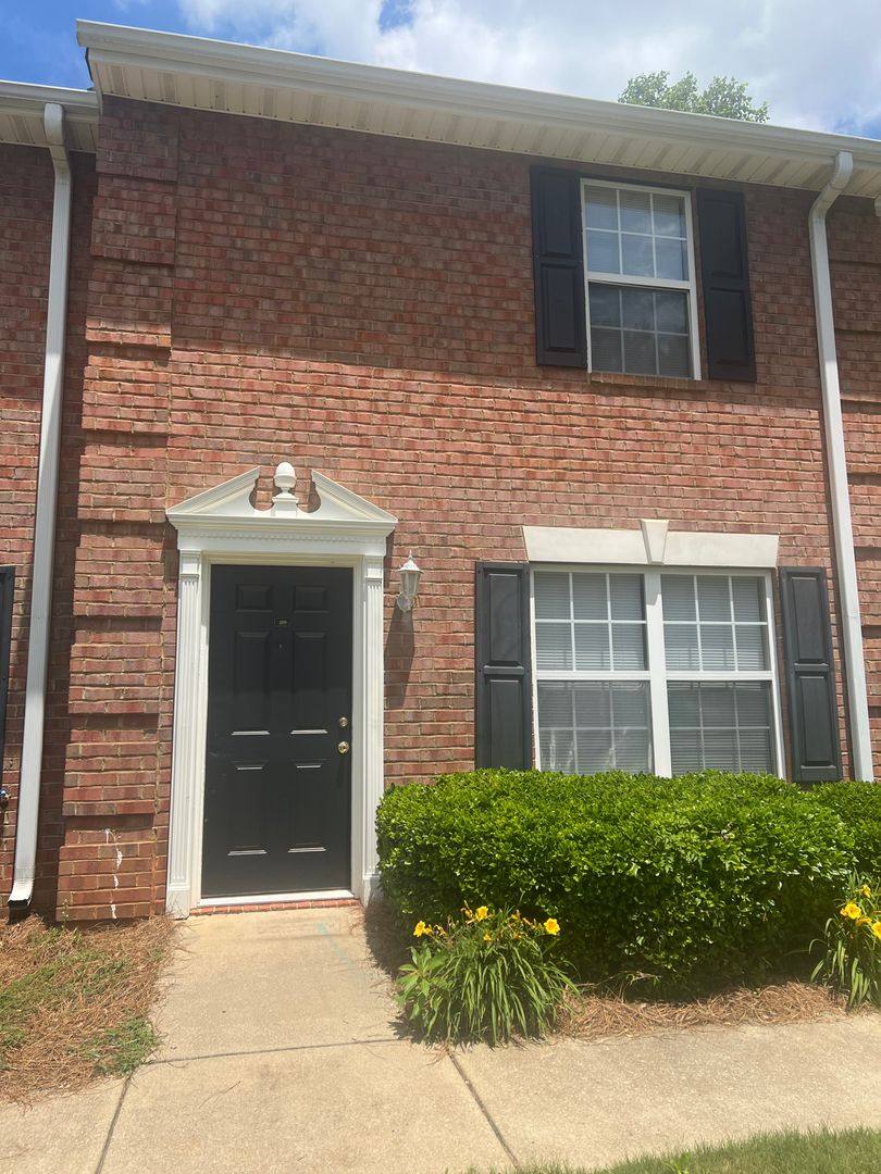 Apartment for rent at 1197 Cedar Shoals Dr, Athens, GA 30605