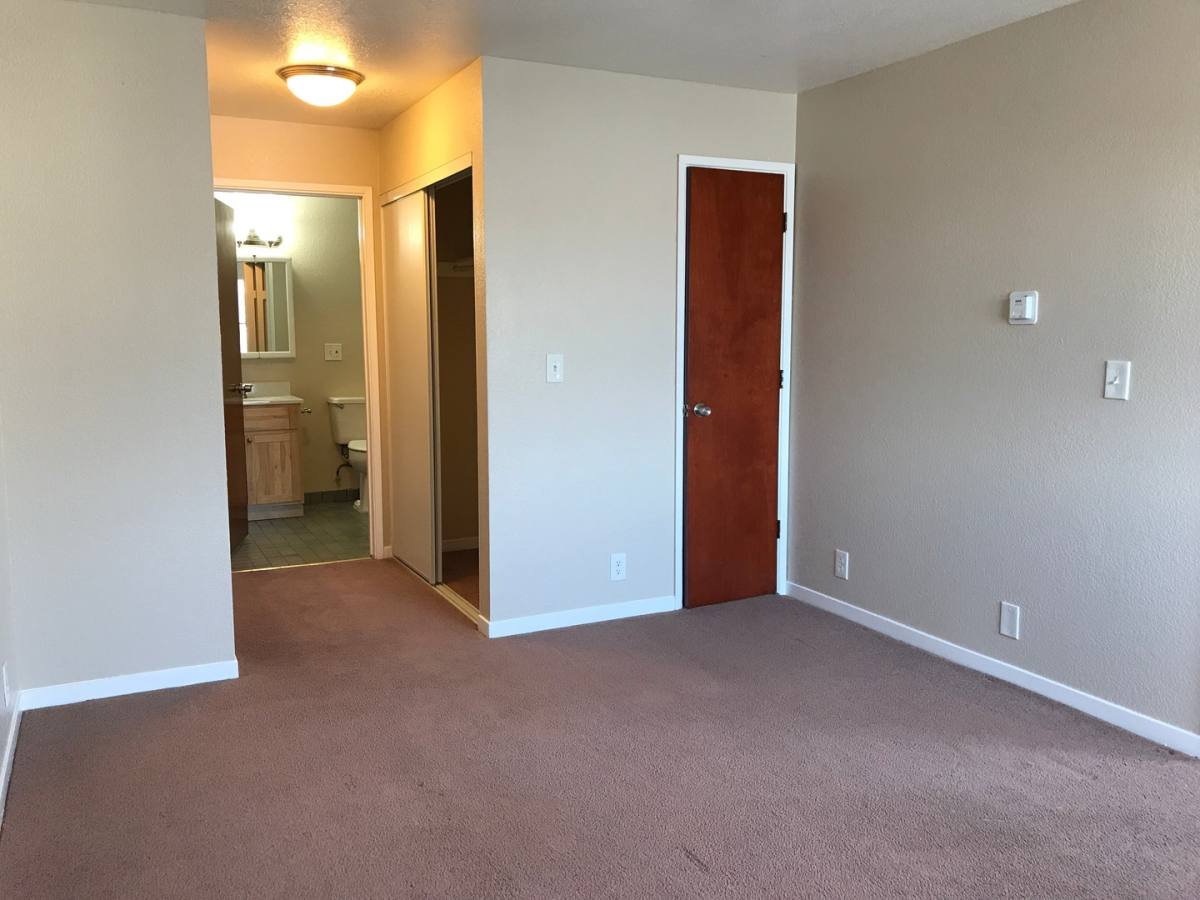 Apartment for rent at 2943 Macarthur Blvd, Oakland, CA 94602