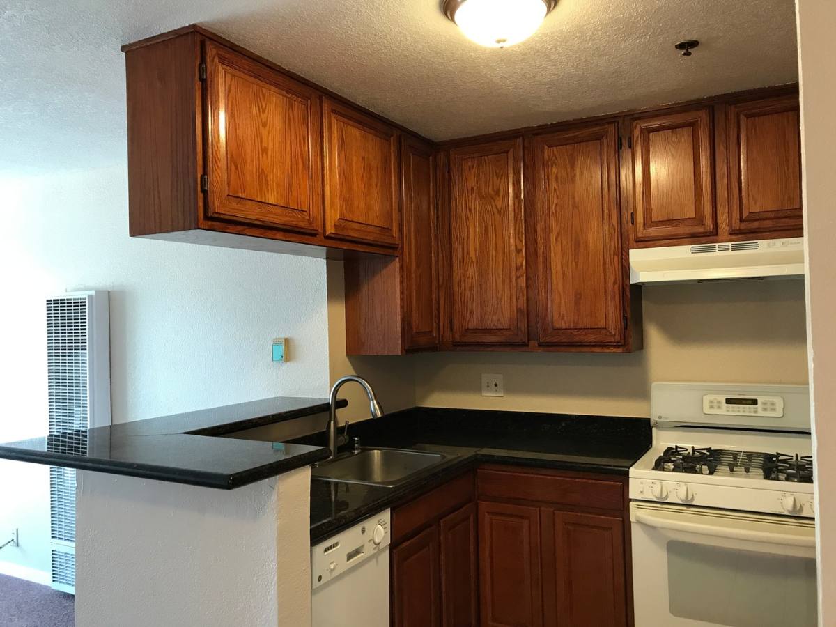 Apartment for rent at 2943 Macarthur Blvd, Oakland, CA 94602