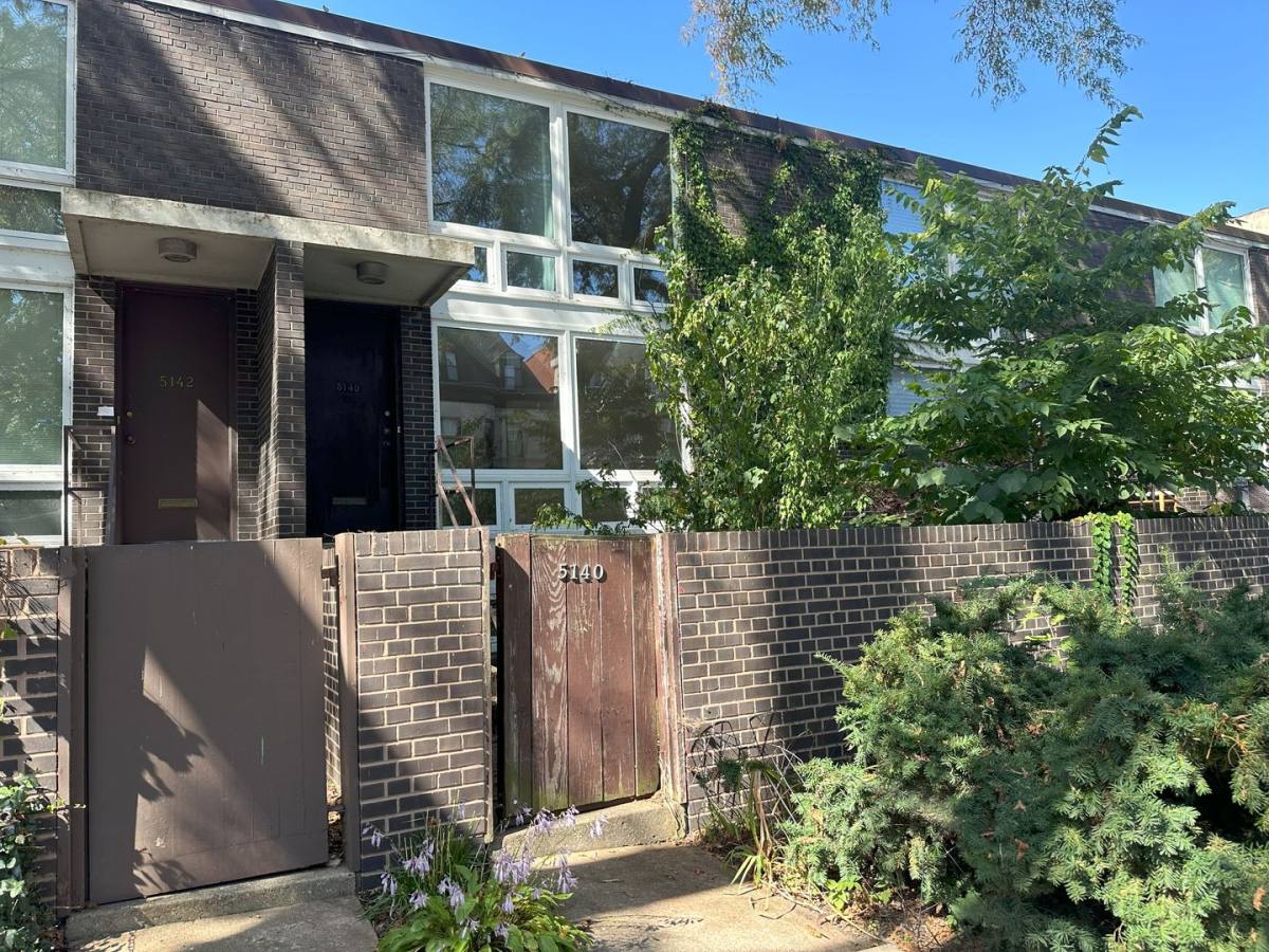 Townhouse for rent at 5140 S Dorchester, Chicago, IL 60615