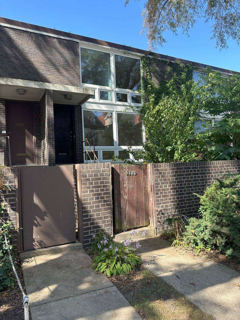Townhouse for rent at 5140 S Dorchester, Chicago, IL 60615