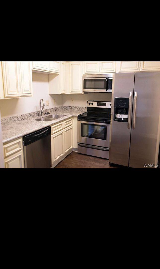 Condo for rent at 619 15th Ave, Tuscaloosa, AL 35401