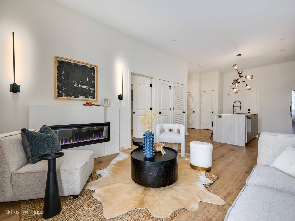 Apartment for rent at 11 W Prospect Ave, Mount Prospect, IL 60056