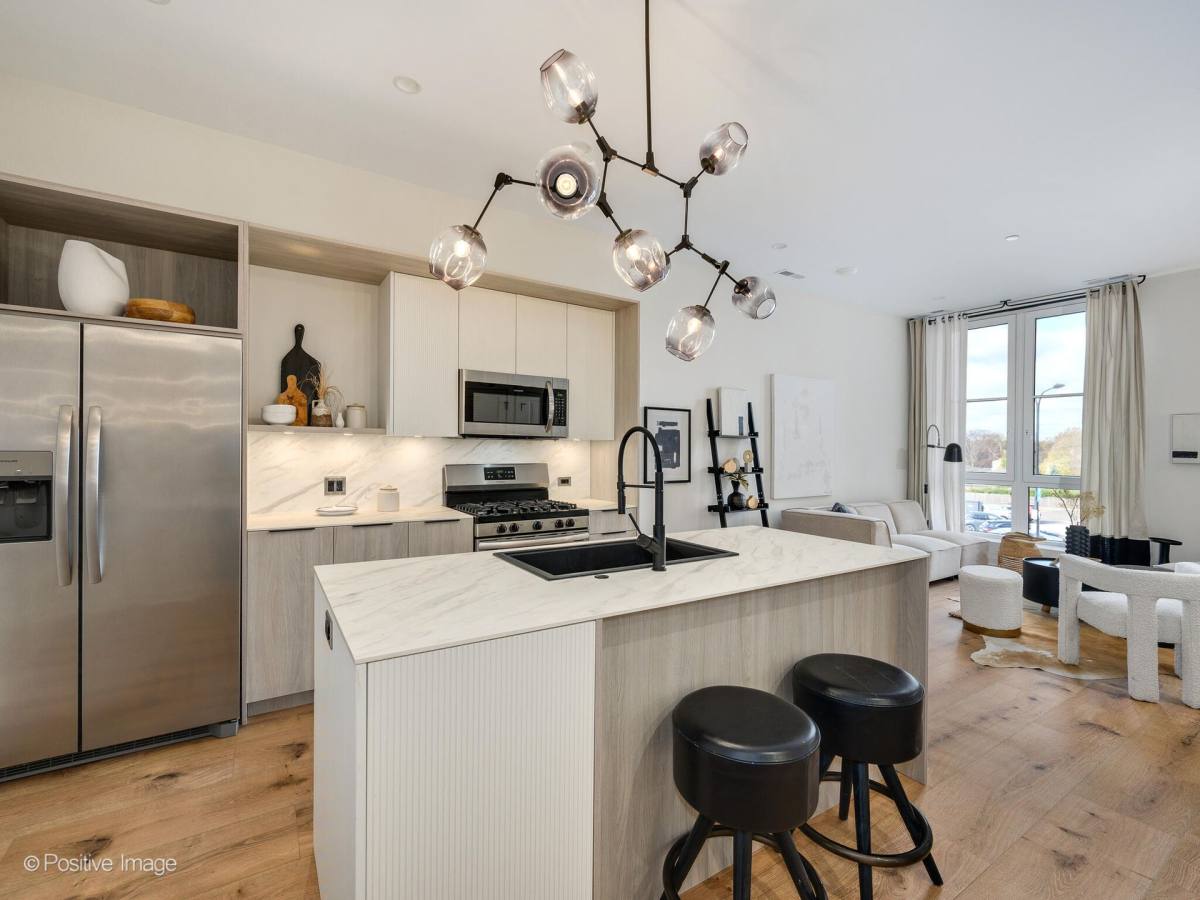 Apartment for rent at 11 W Prospect Ave, Mount Prospect, IL 60056