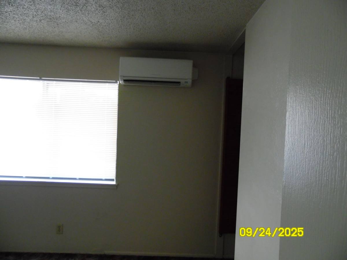 Apartment for rent at 1050 Spring St, Medford, OR 97504