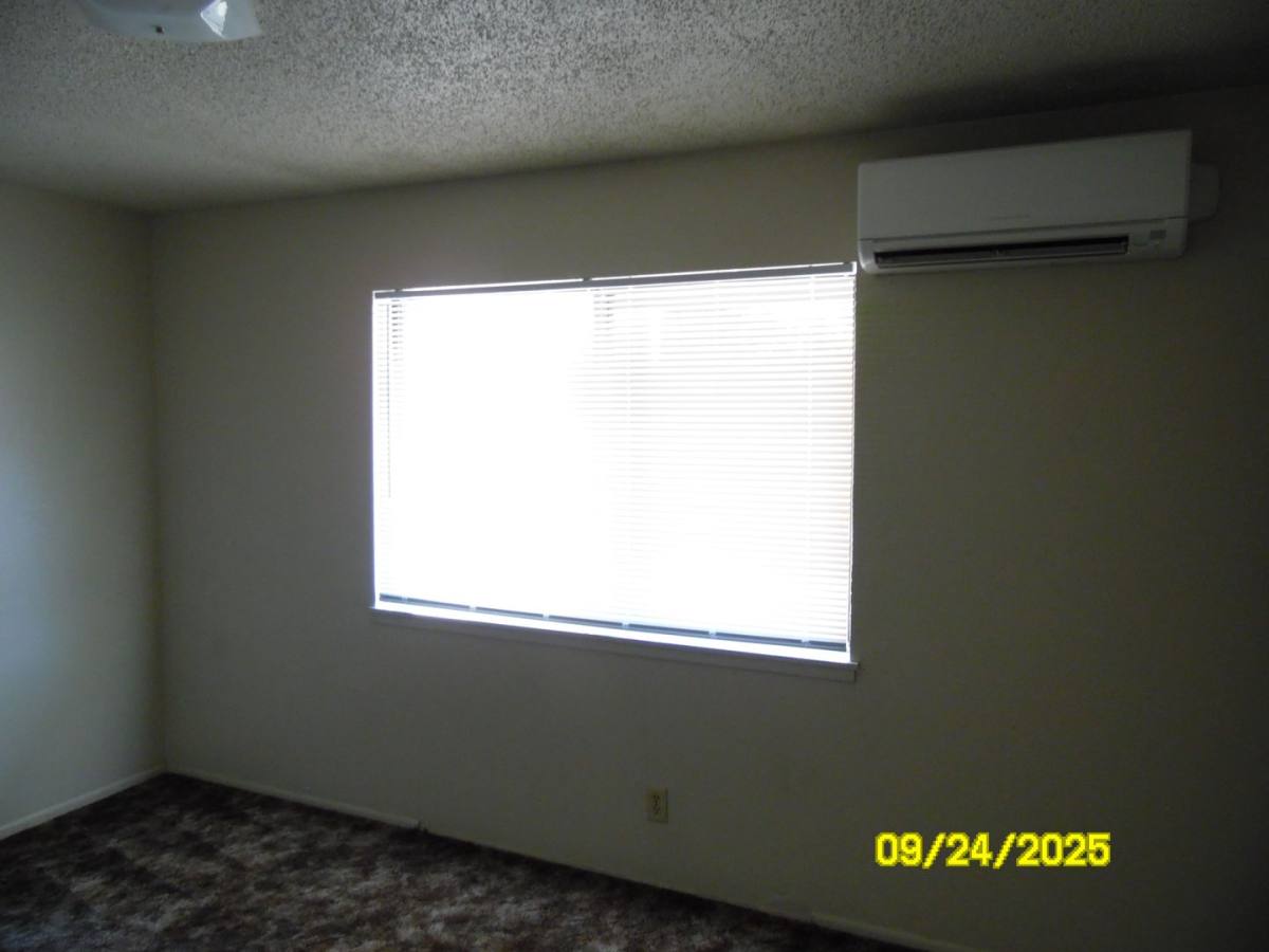 Apartment for rent at 1050 Spring St, Medford, OR 97504