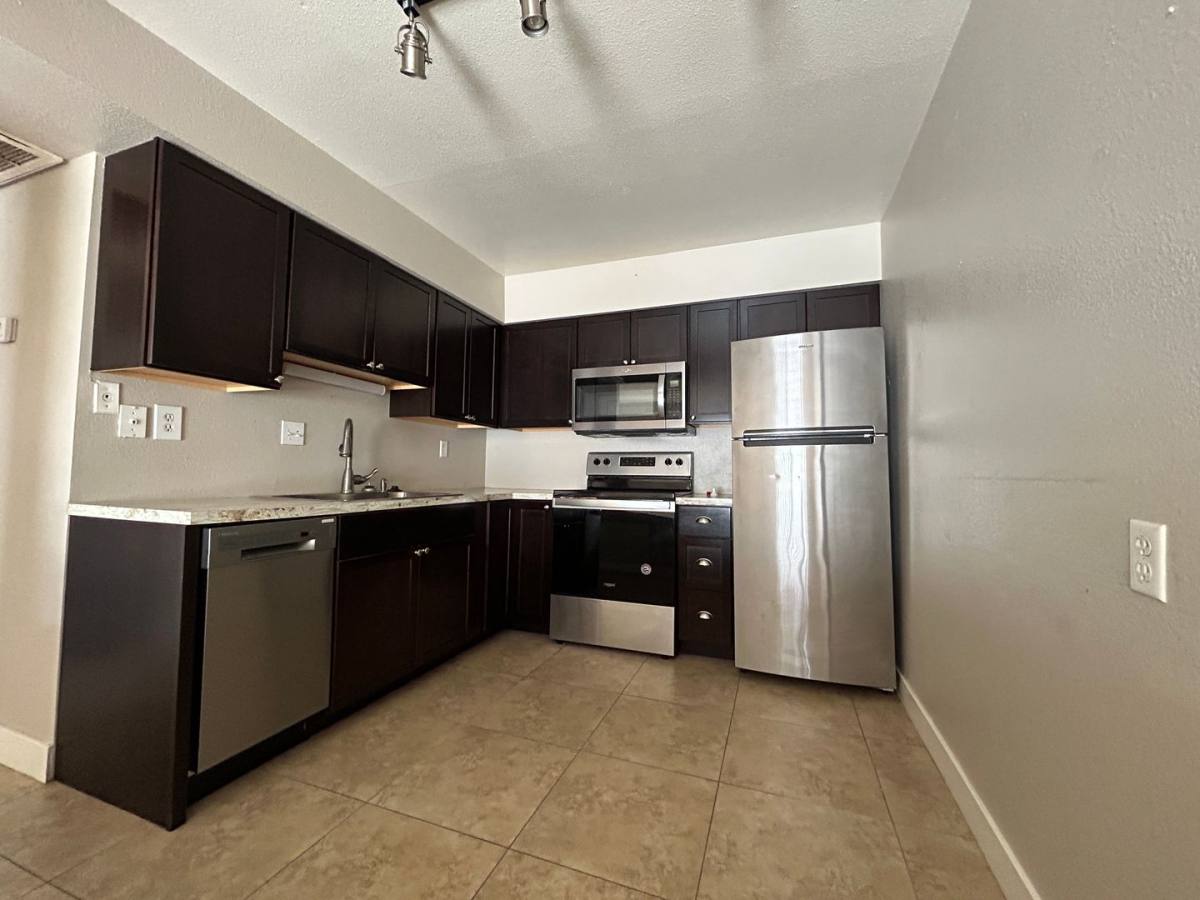 Townhouse for rent at 859 S Extension Rd, Mesa, AZ 85210