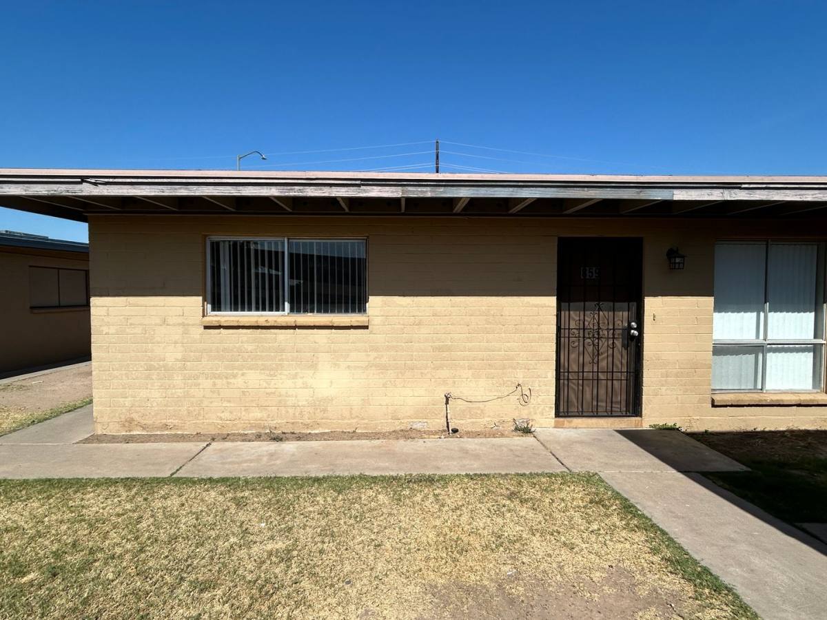 Townhouse for rent at 859 S Extension Rd, Mesa, AZ 85210