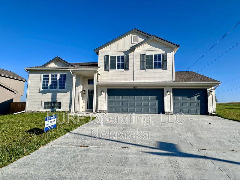 House for rent at 4802 Sheridan Rd, Papillion, NE 68133