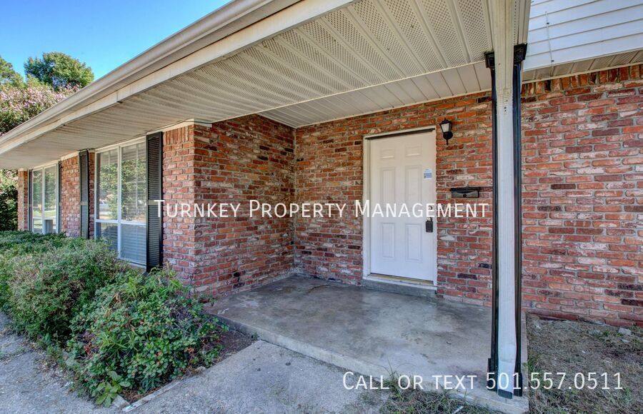 House for rent at 7 Fairbrook Dr, Little Rock, AR 72205