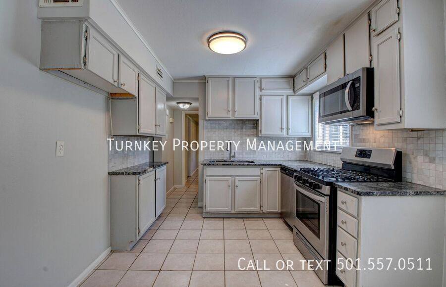 House for rent at 7 Fairbrook Dr, Little Rock, AR 72205