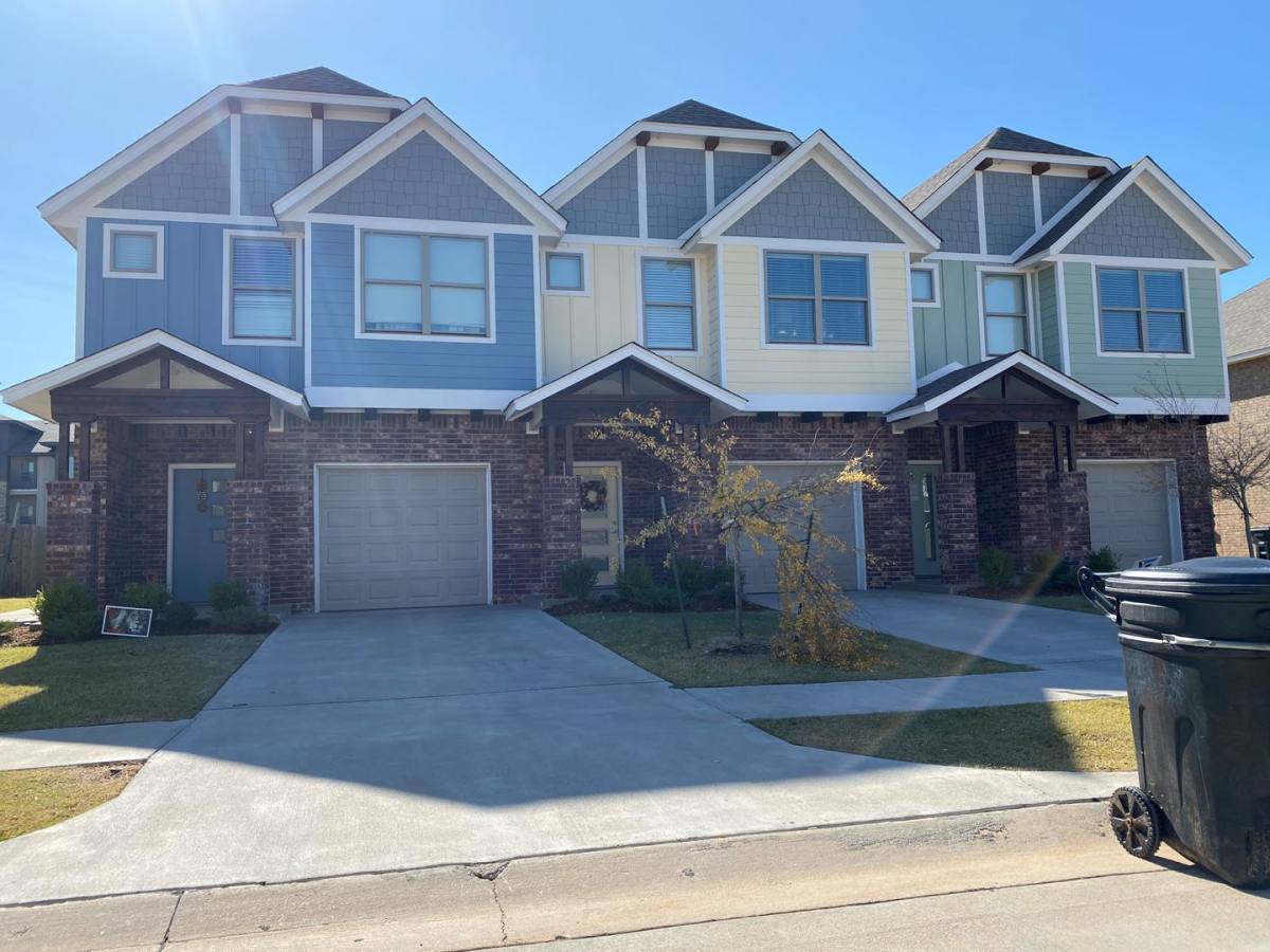 Townhouse for rent at 736 SW 14th St, Oklahoma City, OK 73160