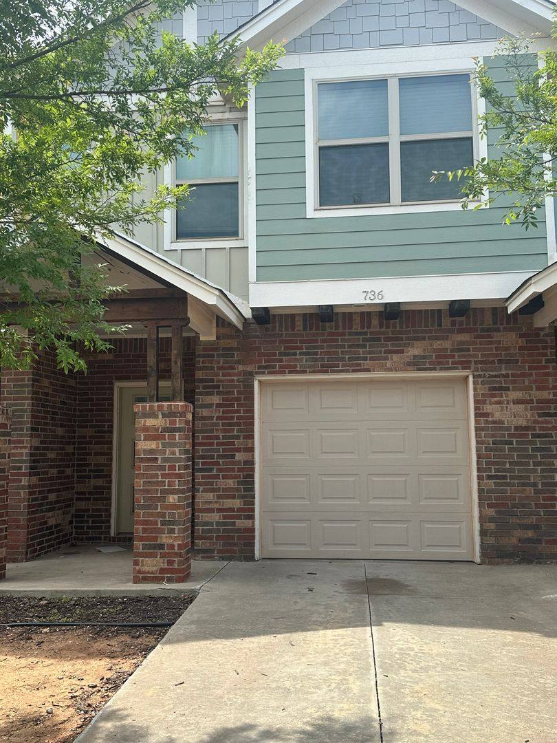Townhouse for rent at 736 SW 14th St, Oklahoma City, OK 73160