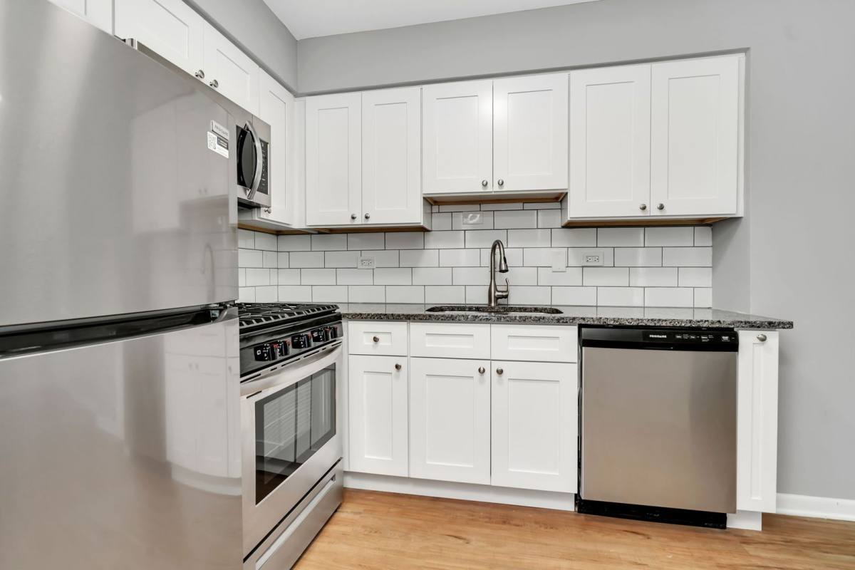 Apartment for rent at 909-913 Plainfield Rd, Darien, IL 60561