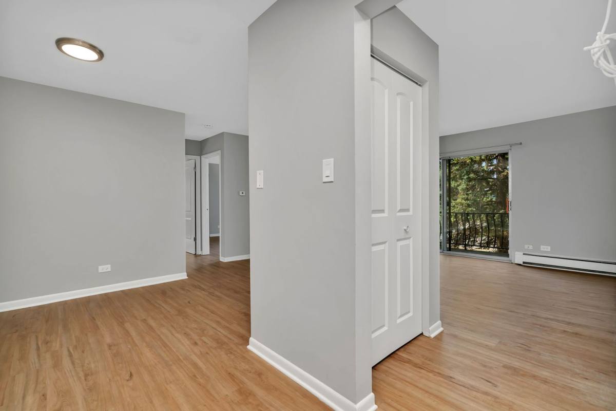 Apartment for rent at 909-913 Plainfield Rd, Darien, IL 60561