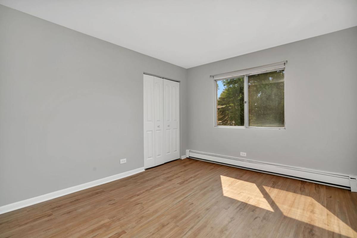 Apartment for rent at 909-913 Plainfield Rd, Darien, IL 60561