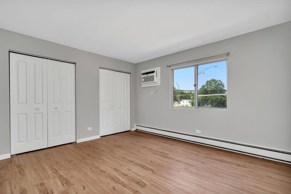 Apartment for rent at 909-913 Plainfield Rd, Darien, IL 60561