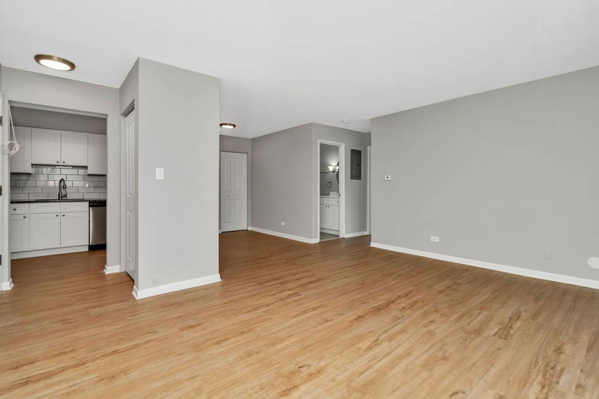Apartment for rent at 909-913 Plainfield Rd, Darien, IL 60561