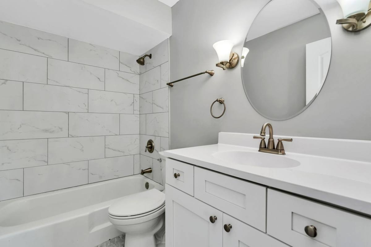 Apartment for rent at 909-913 Plainfield Rd, Darien, IL 60561