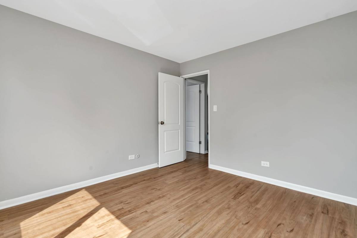 Apartment for rent at 909-913 Plainfield Rd, Darien, IL 60561