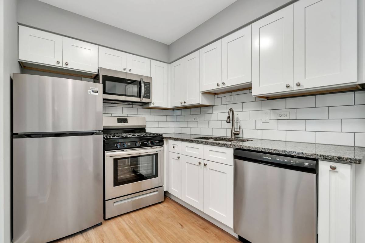 Apartment for rent at 909-913 Plainfield Rd, Darien, IL 60561