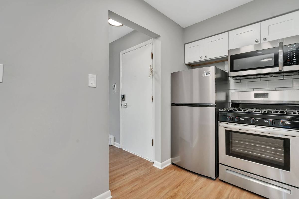 Apartment for rent at 909-913 Plainfield Rd, Darien, IL 60561