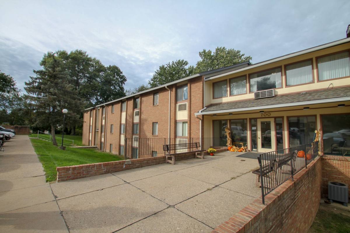 Apartment for rent at 323 Orchard Lane, Saint Clairsville, OH 43950