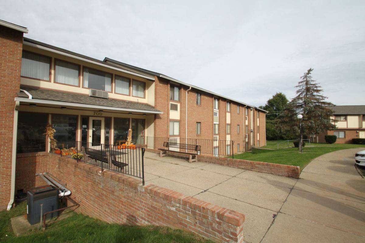 Apartment for rent at 323 Orchard Lane, Saint Clairsville, OH 43950