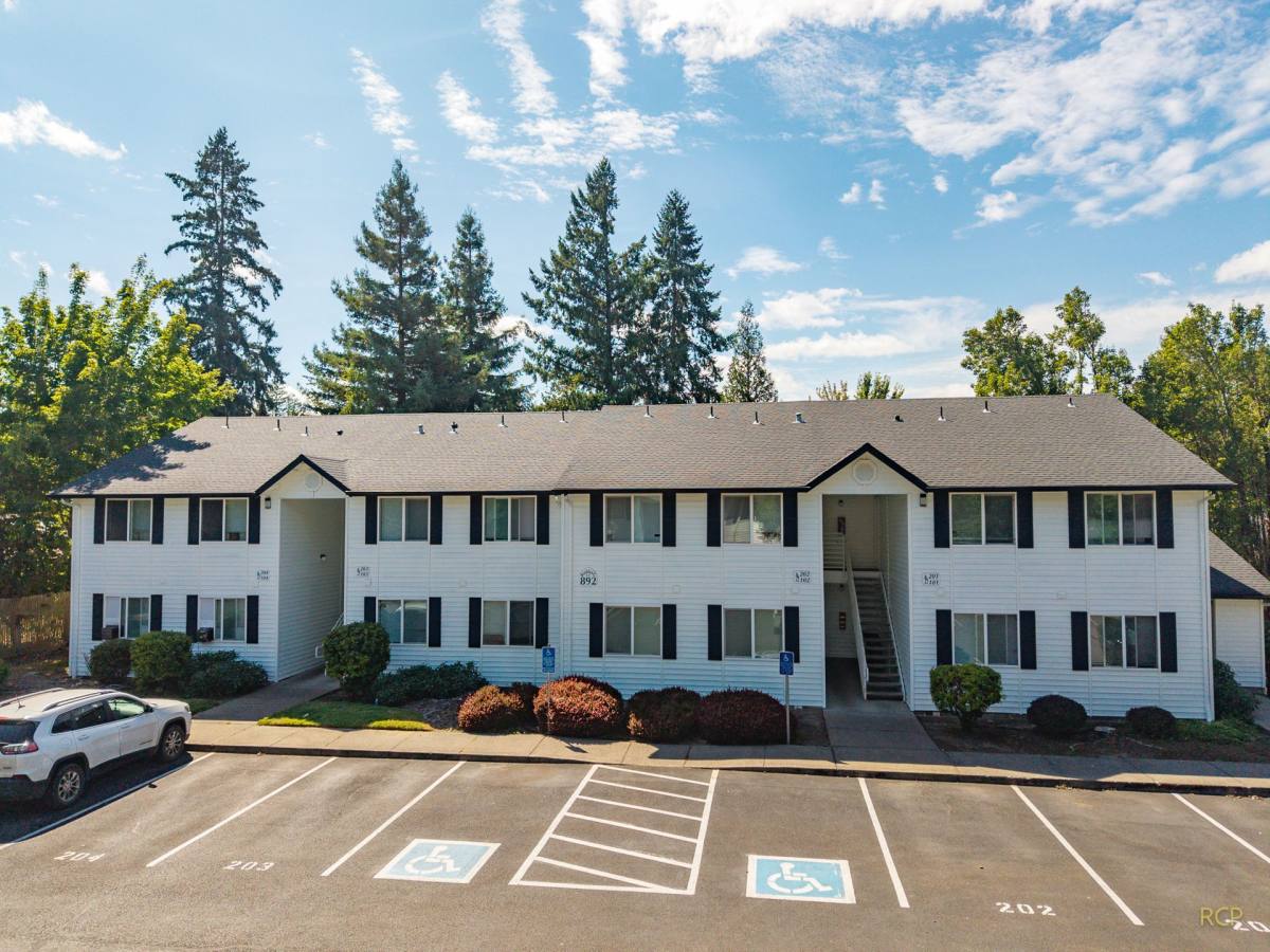 Apartment for rent at 812-898 Lockhaven Dr NE, Salem, OR 97303