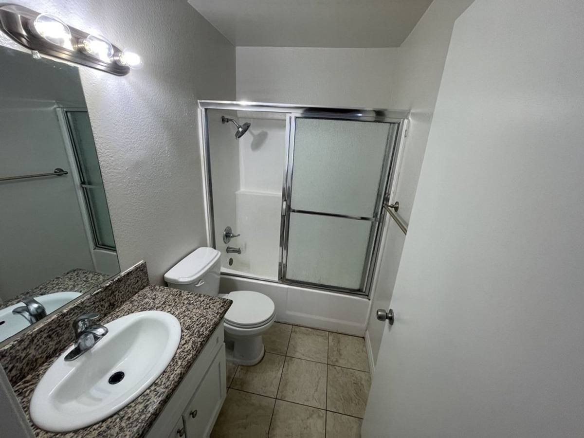 Apartment for rent at 13610 Vanowen Blvd, Van Nuys, CA 91405
